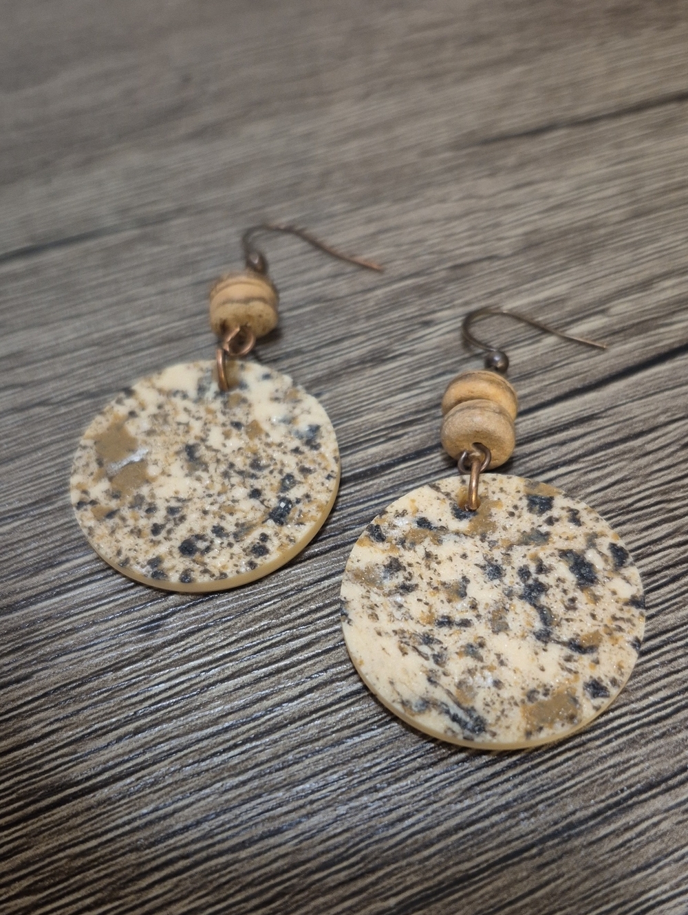 💥3/$12💥 Beige Speckled Disc Drop Earrings
